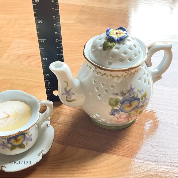 Avon Ceramic Floral Teapot Tea Light Holder With Two Teacup Candles - Picture 9 of 15